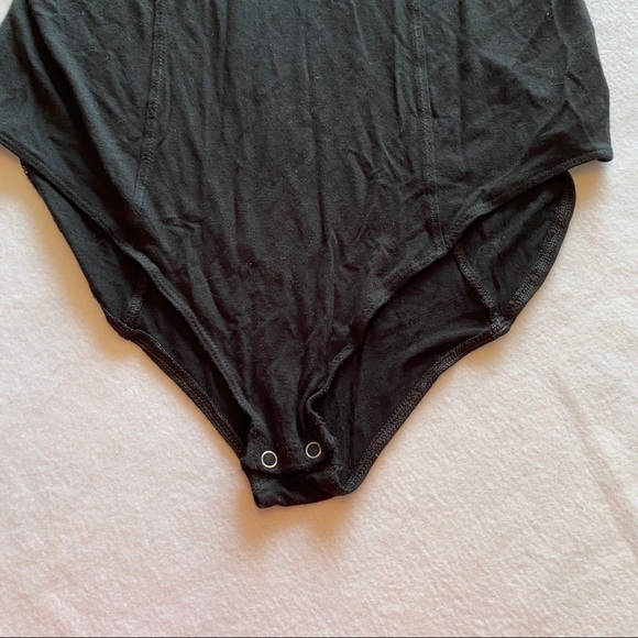 AE Ruffle Bodysuit - Picture 2 of 6